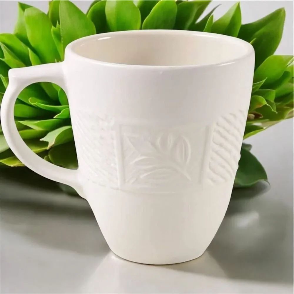 NWT Pfaltzgraff Sierra White 16oz Mug Embossed Botanical Fern Leaf & Wavy Lines